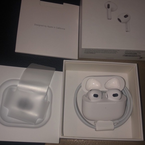 AirPod Generation 3 - Picture 1 of 3